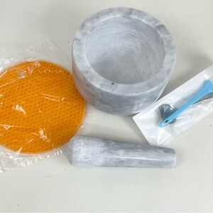 NEW IN BOX Marble Mortar & Pestal With Slip Proof Mat & Tool Set Heavy Duty